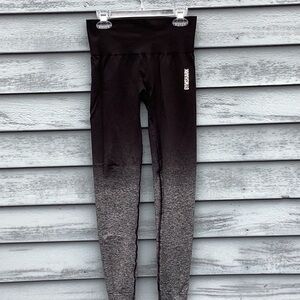 Gymshark Ombré Black and Gray Leggings Size Small